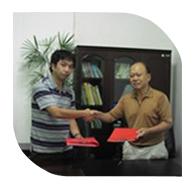 新竹公司董事长和日本千叶工业大学矢泽勇树博士签订技术合作协议。